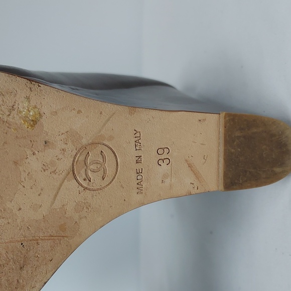 Chanel Gray T-Strap Wedge Heels with CC Logo Rhinestone Accents. Size 39 - Picture 13 of 14